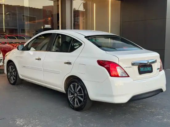 NISSAN-VERSA-2018