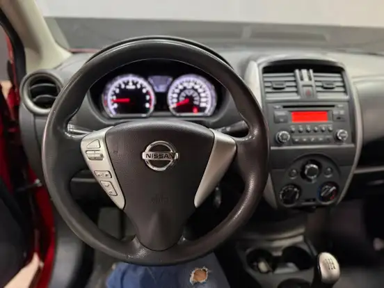 NISSAN-VERSA-2018