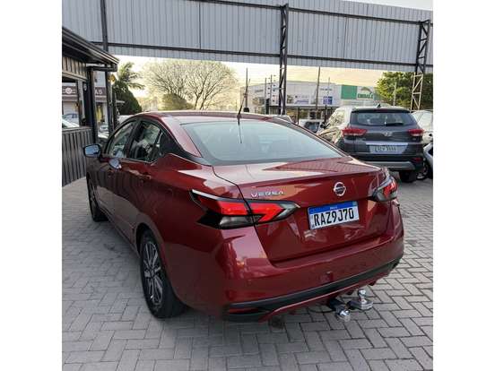 NISSAN-VERSA-2021