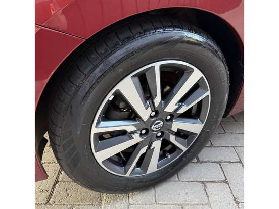 NISSAN-VERSA-2021