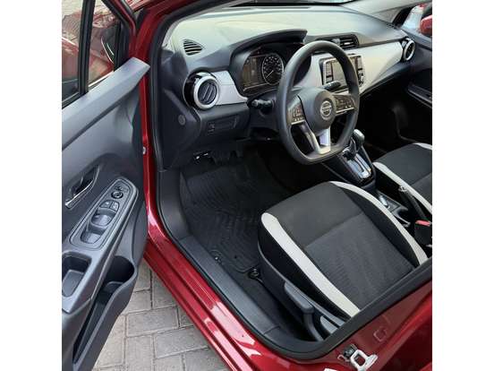 NISSAN-VERSA-2021