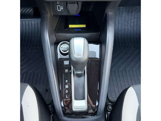 NISSAN-VERSA-2021