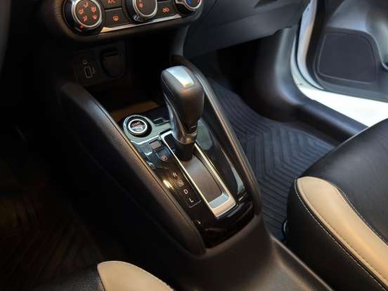 NISSAN-VERSA-2021