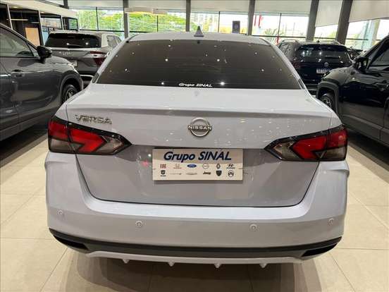NISSAN-VERSA-2024