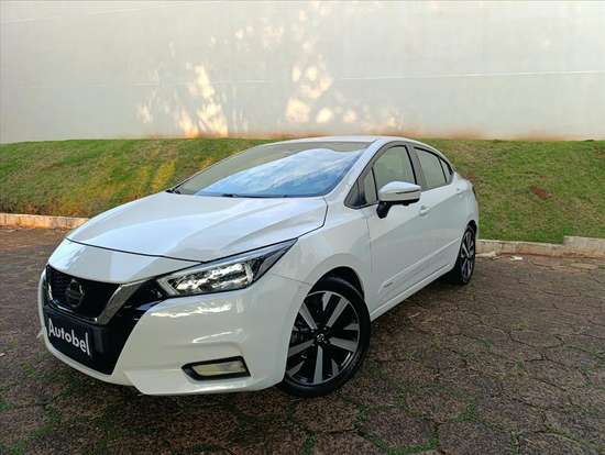 NISSAN-VERSA-2021