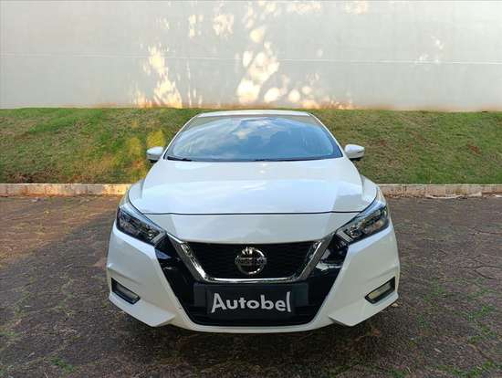 NISSAN-VERSA-2021