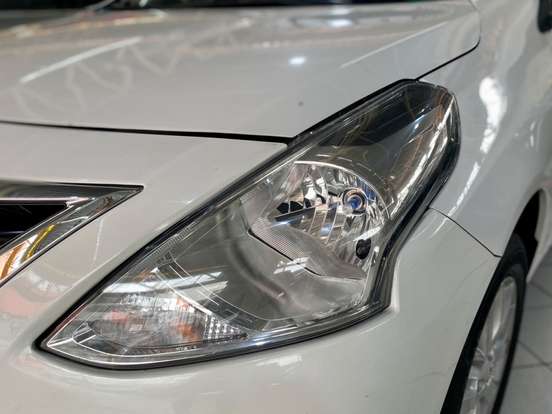 NISSAN-VERSA-2015