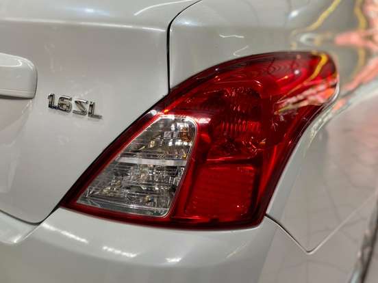 NISSAN-VERSA-2015