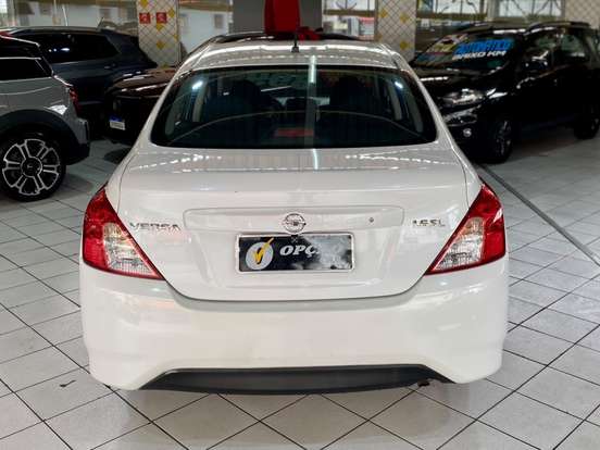 NISSAN-VERSA-2015