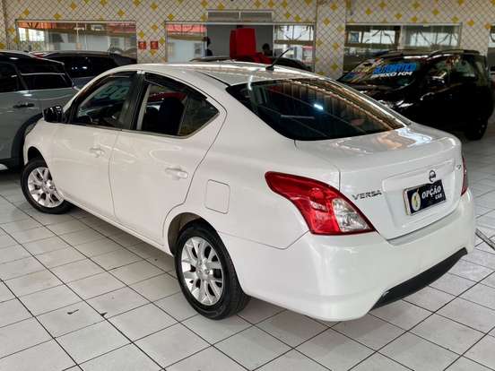 NISSAN-VERSA-2015