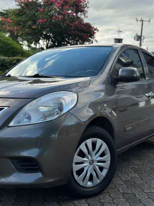 NISSAN-VERSA-2012