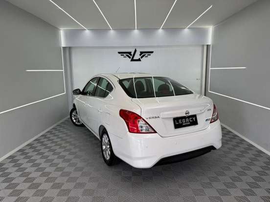 NISSAN-VERSA-2016