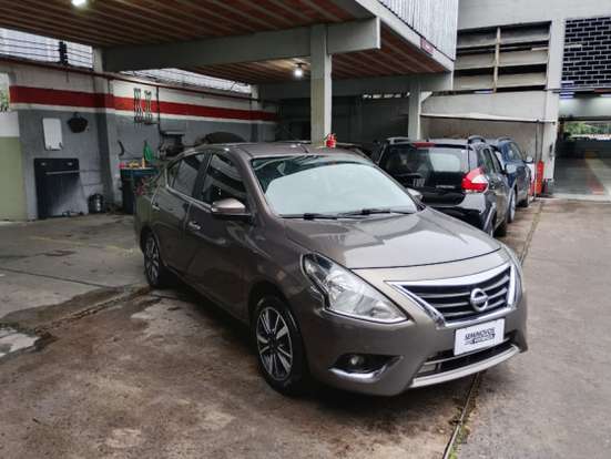 NISSAN-VERSA-2017
