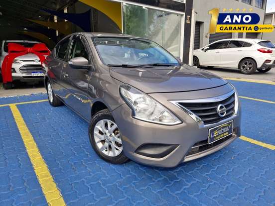 NISSAN-VERSA-2020