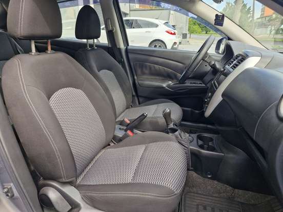 NISSAN-VERSA-2020