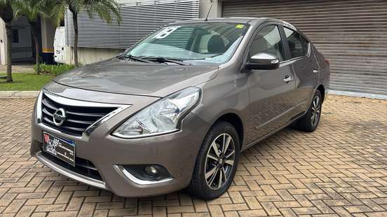 NISSAN-VERSA-2017