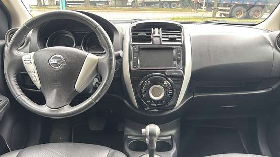 NISSAN-VERSA-2017