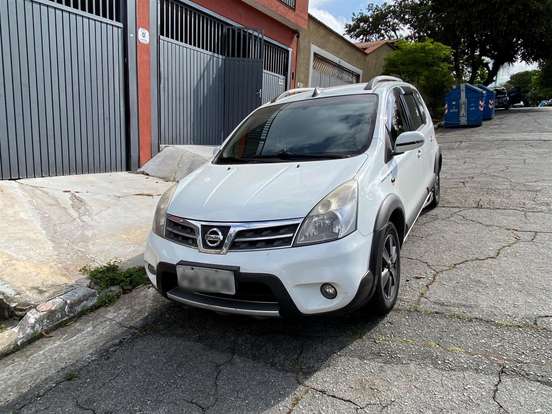 NISSAN-LIVINA-2014