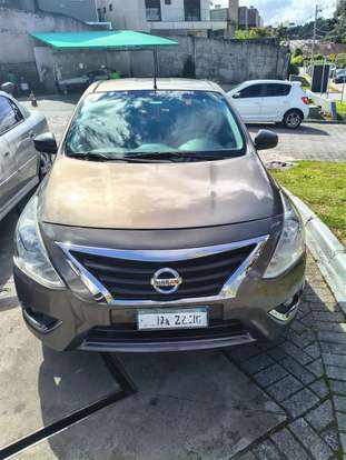 NISSAN-VERSA-2020