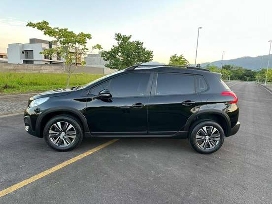 PEUGEOT-2008-2021