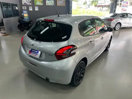 PEUGEOT-208-2017