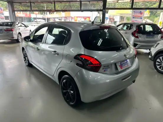 PEUGEOT-208-2017