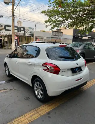 PEUGEOT-208-2015