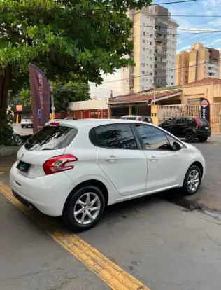 PEUGEOT-208-2015