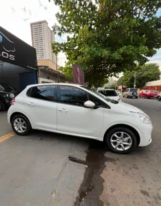 PEUGEOT-208-2015
