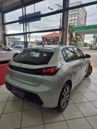 PEUGEOT-208-2021