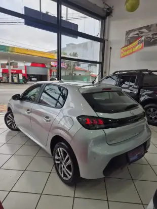 PEUGEOT-208-2021