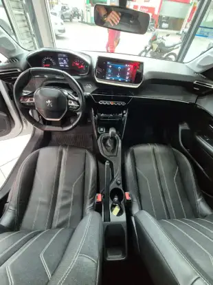 PEUGEOT-208-2021