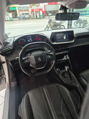 PEUGEOT-208-2021