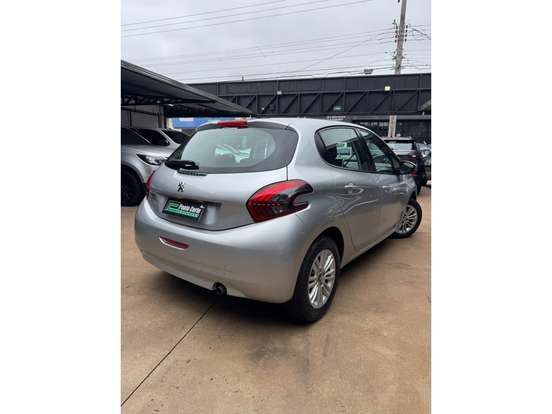 PEUGEOT-208-2019