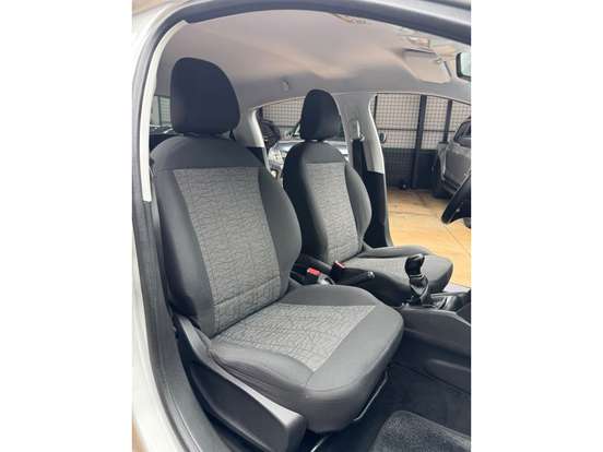PEUGEOT-208-2019