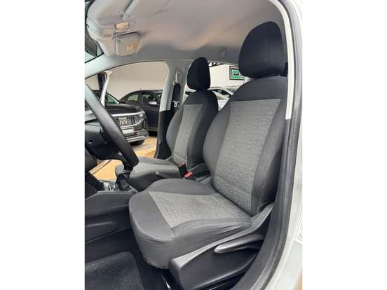 PEUGEOT-208-2019