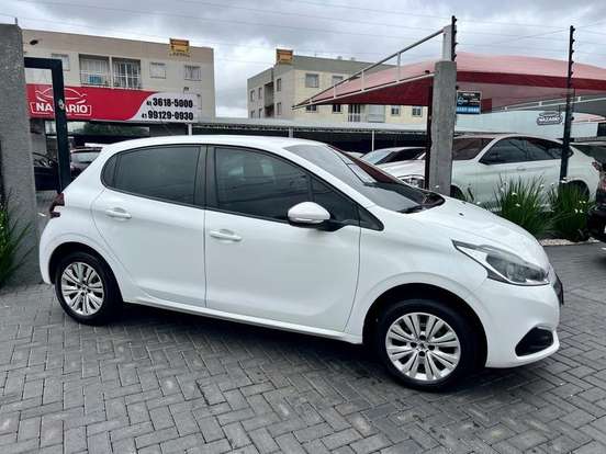 PEUGEOT-208-2017