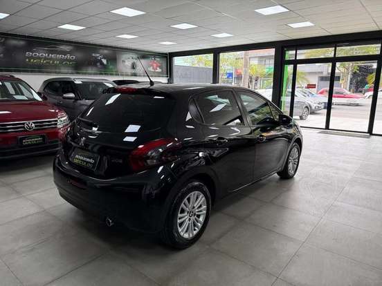 PEUGEOT-208-2018