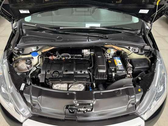 PEUGEOT-208-2018