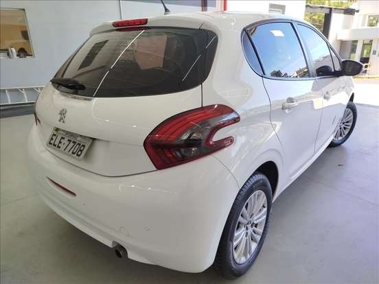 PEUGEOT-208-2018