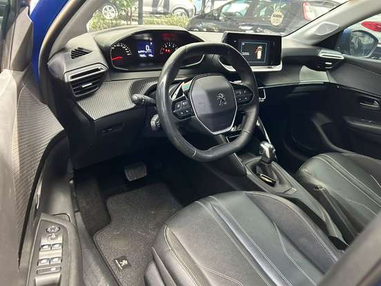 PEUGEOT-208-2021