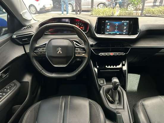 PEUGEOT-208-2021