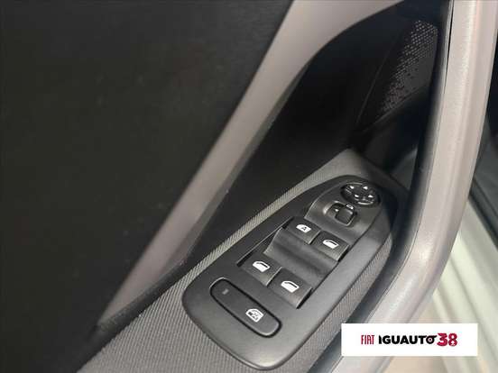 PEUGEOT-208-2019