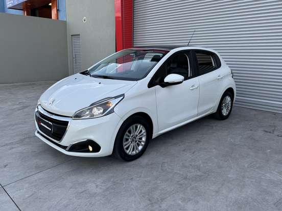 PEUGEOT-208-2017