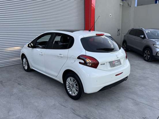 PEUGEOT-208-2017