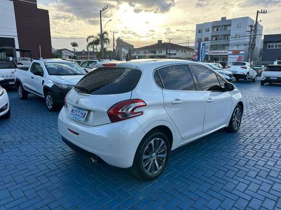 PEUGEOT-208-2016
