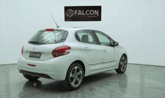 PEUGEOT-208-2018