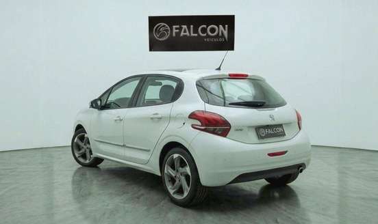 PEUGEOT-208-2018