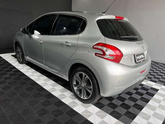 PEUGEOT-208-2016