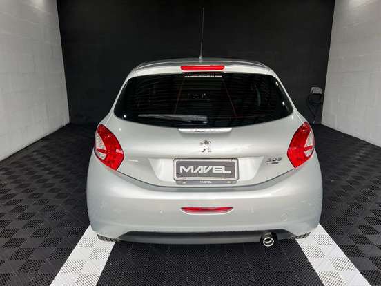 PEUGEOT-208-2016